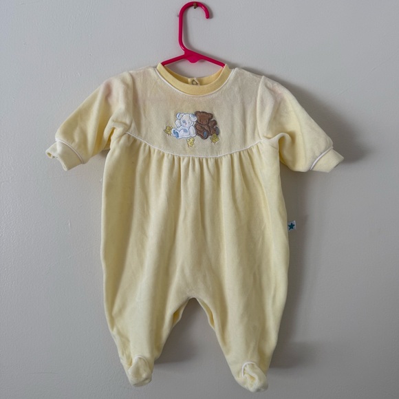 Little Me Other - Vintage 90s Baby One-Piece Velour Romper Pastel Yellow Embroidered Animals 6 Mos